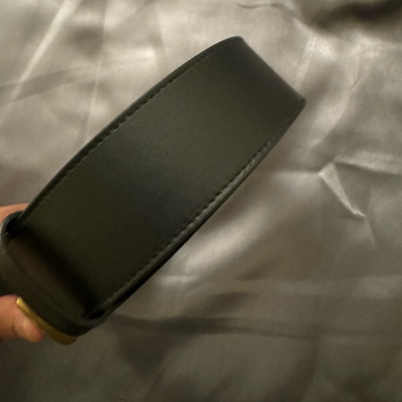 Gucci belt - Unisex 
Reason for selling - wanted a smaller size 
100% new
